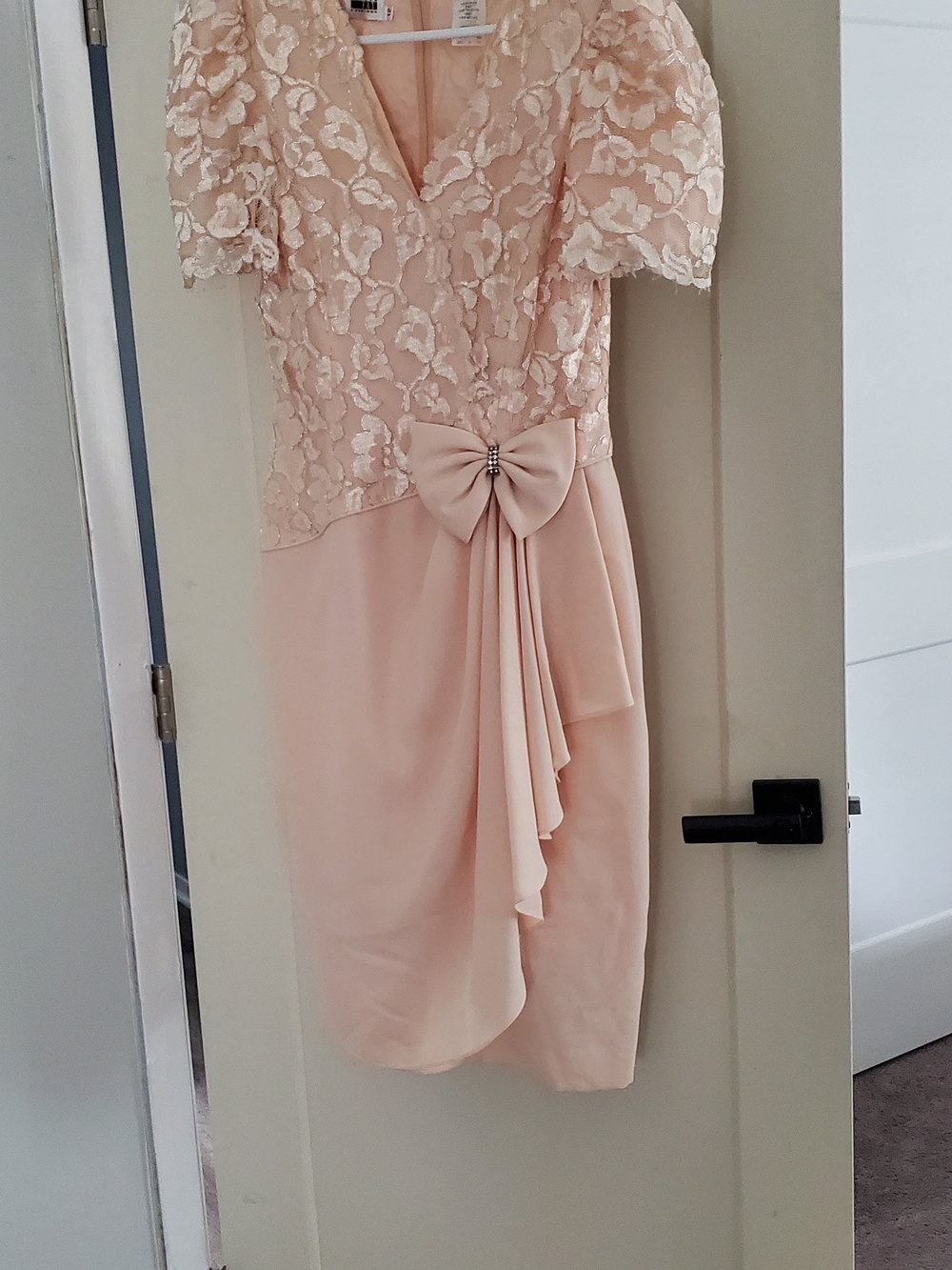 Elegant Lace Bow-Accent Midi Dress in Blush Peach